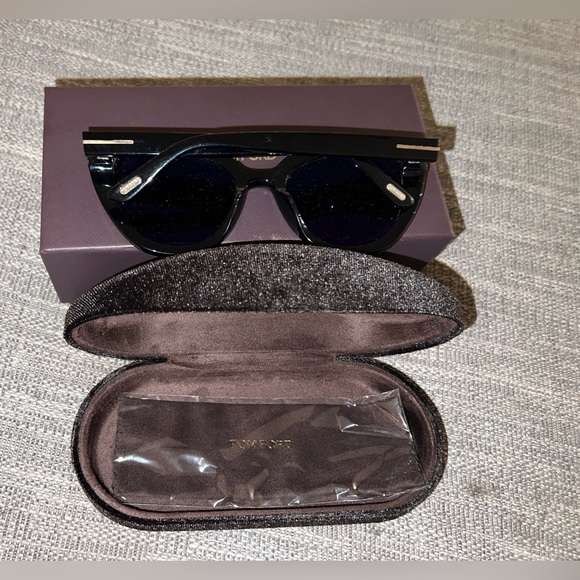 Tom Ford Sunglasses Polarized - Picture 6 of 9